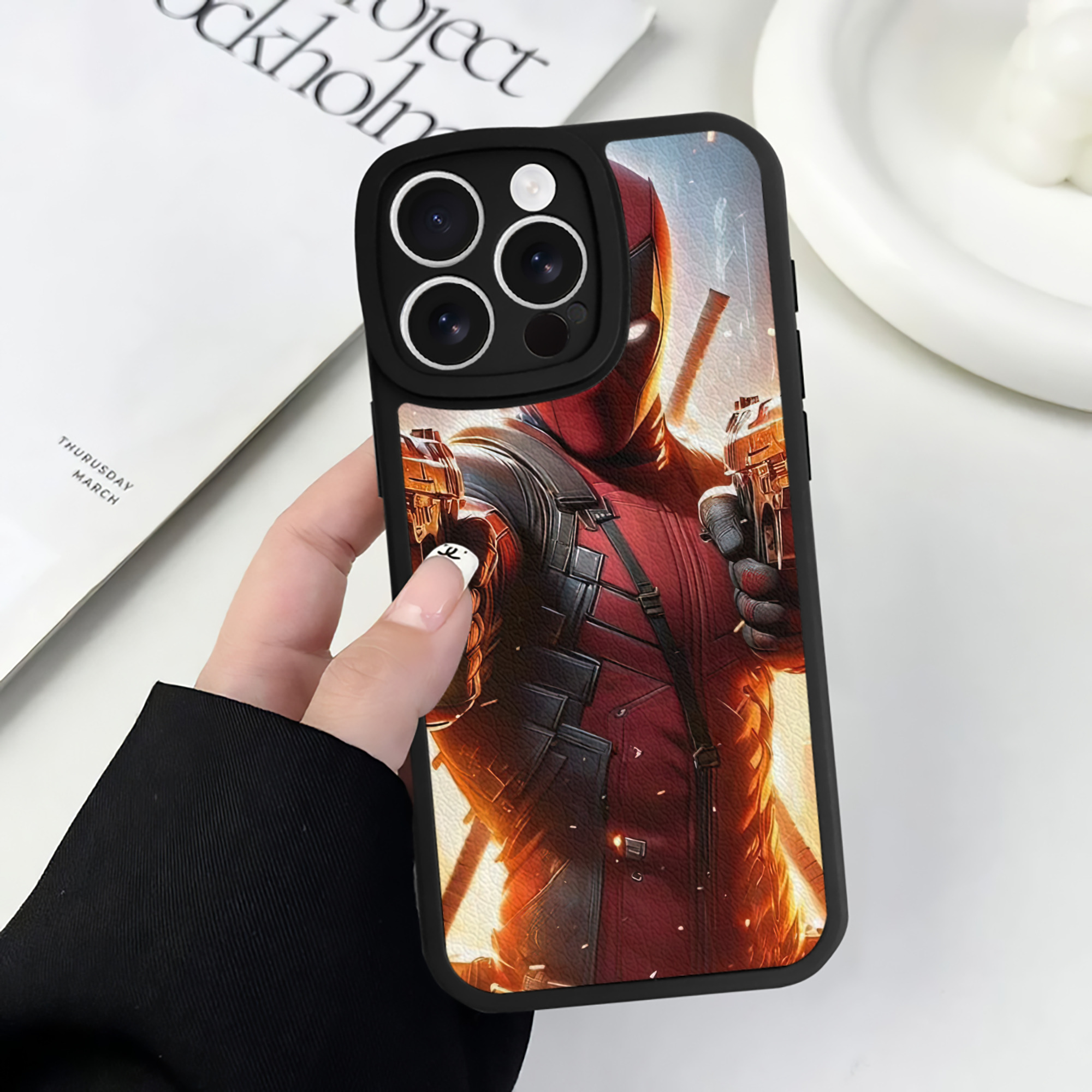 （画像用） Deadpool デッドプール 【iPhone 16シリーズ対応】シリコンスマホケース（レザー調） 材質：シリコン